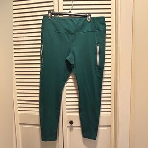 Mondetta Green Leggings with Zipper Pockets